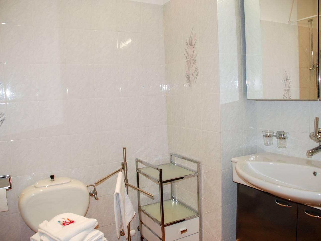 Vakantieappartement met zwembad en 2 slaapkamers en terras in Lugano, Luganomeer, Zwitserland voor 4 personen foto 7