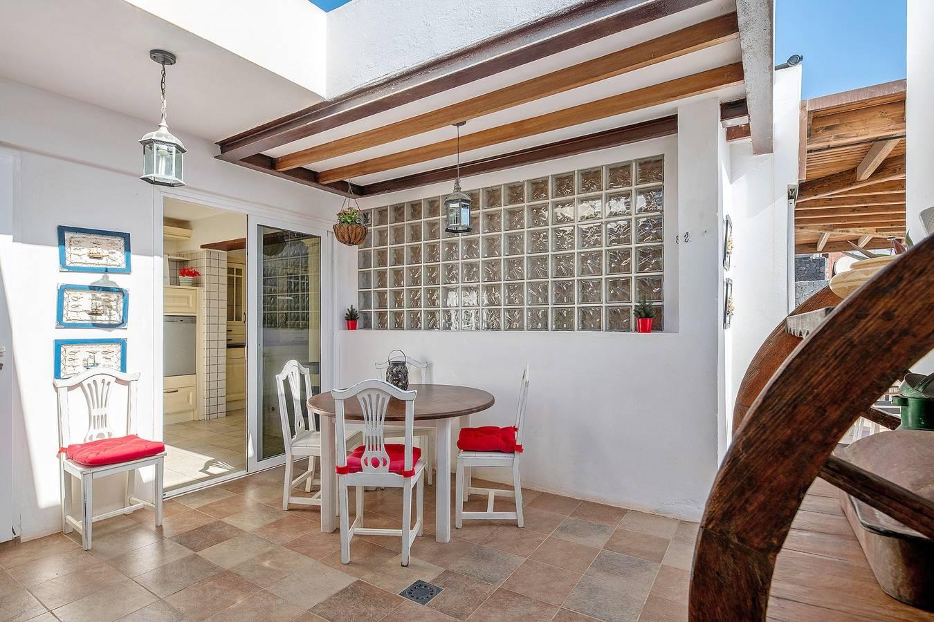 Vakantievilla 'Fae' met privé zwembad, privé terras en Wi-Fi in Playa Blanca, Yaiza, Spanje voor 6 personen foto 24
