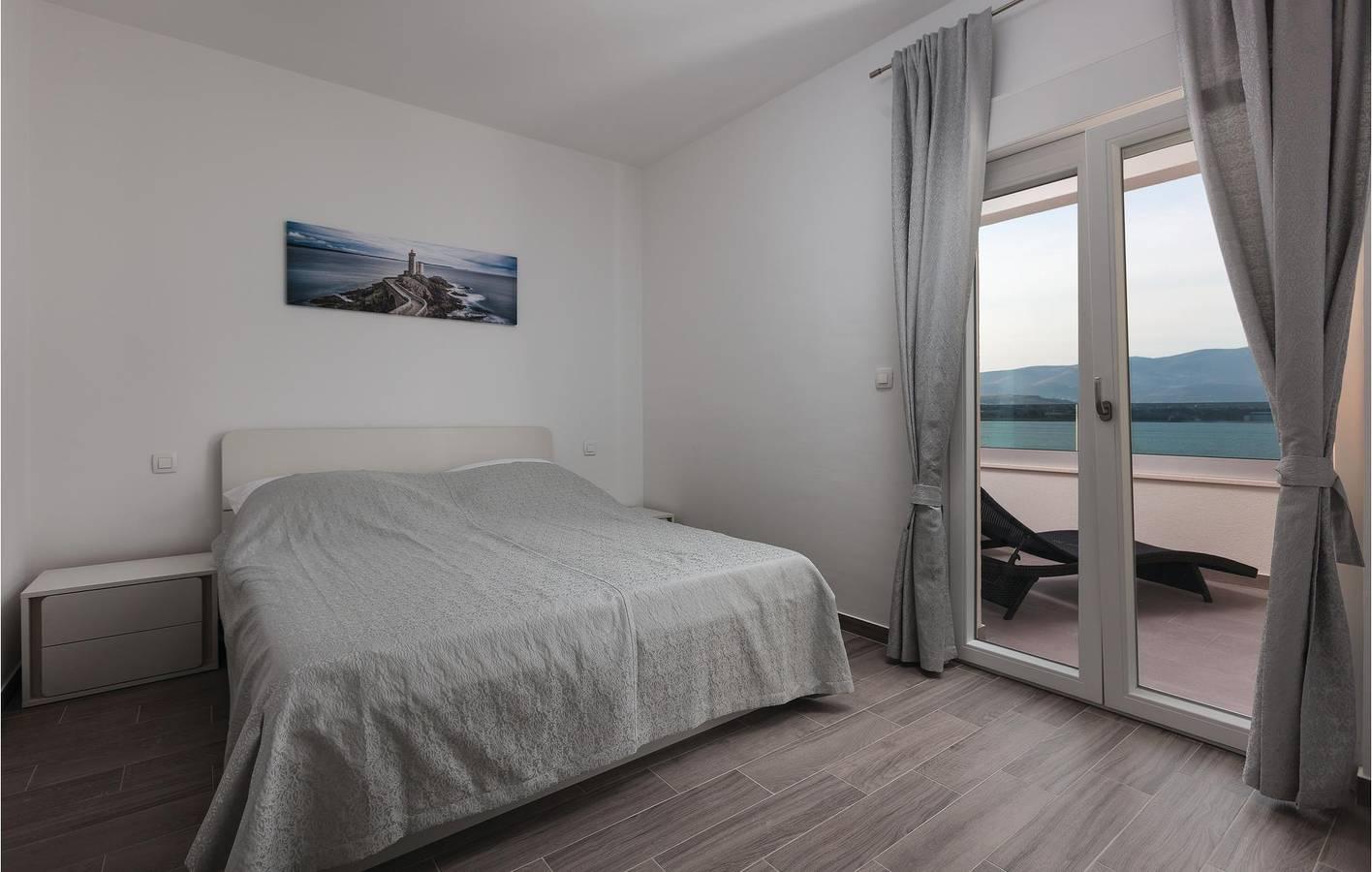 Gezellig appartement met 1 slaapkamer en zwembad in de buurt van Plaža in Arbanija, Čiovo, Kroatië voor 18 personen foto 24