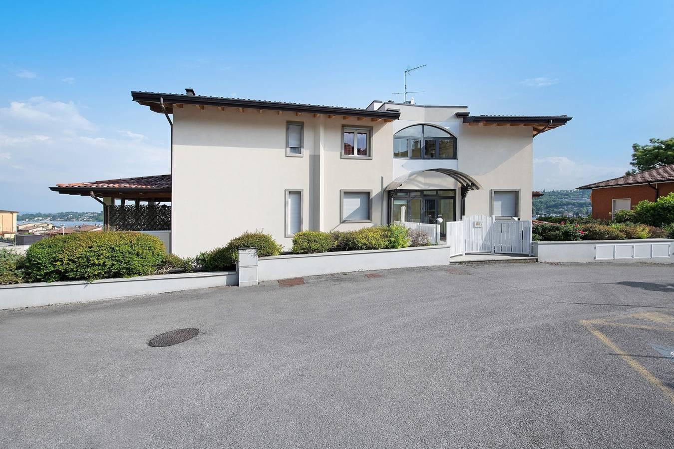 Appartement 'Rocchetta Flat' met uitzicht op het meer, Wi-Fi in Salò, Garda Bergen, Italië voor 4 personen foto 21