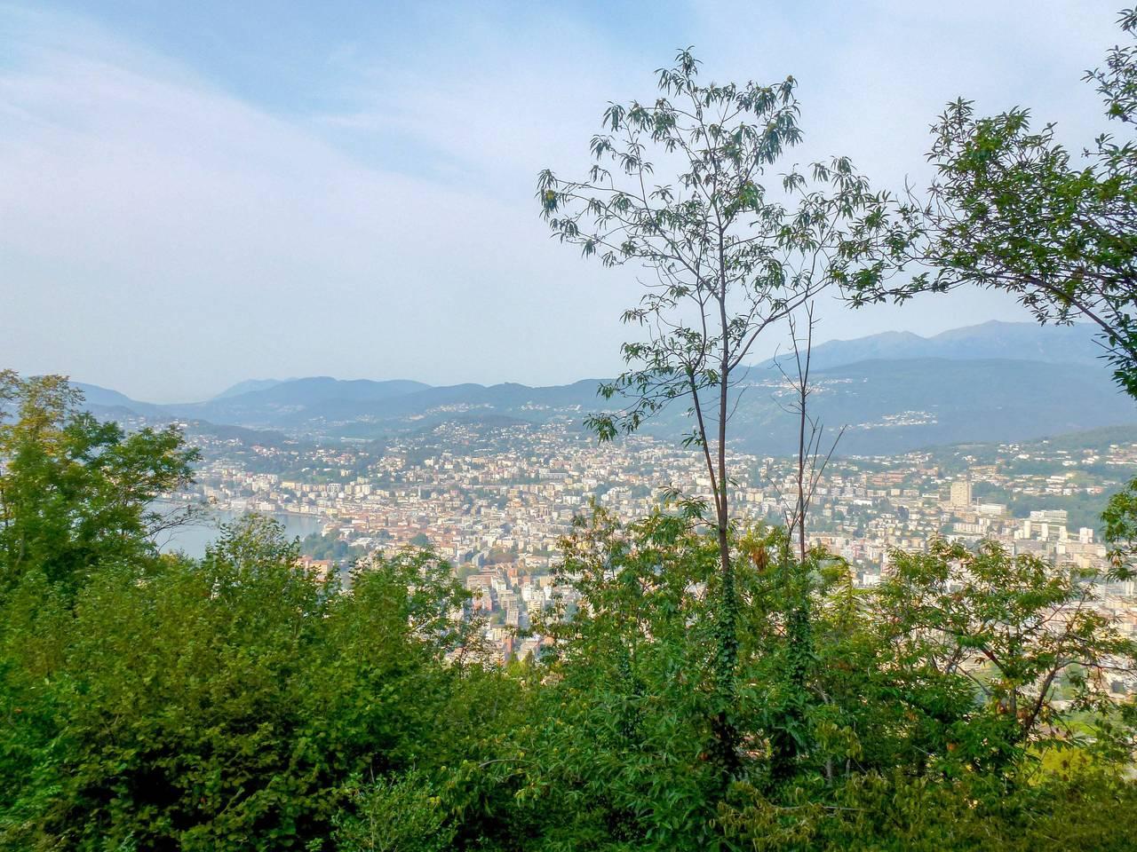 Vakantieappartement met zwembad en 2 slaapkamers en terras in Lugano, Luganomeer, Zwitserland voor 4 personen foto 10