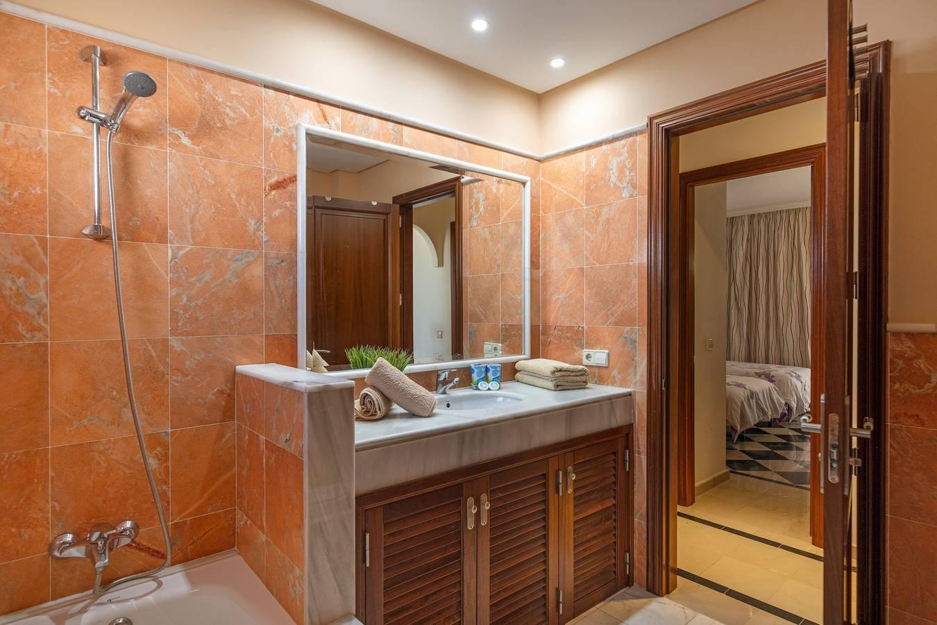Villa Los Alisios 58 met bergzicht, zwembad, wifi, terrassen en tuin in Yaiza, Spanje voor 6 personen foto 22