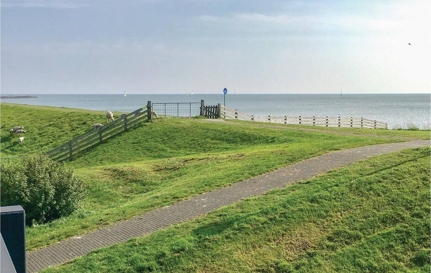 Vakantiehuis met terras in Stavoren, IJsselmeer, Nederland voor 6 personen foto 21