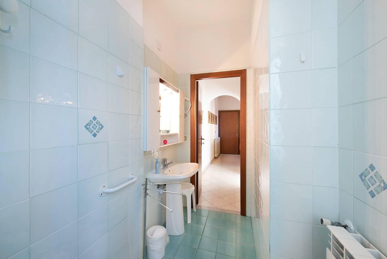 Appartement "Trilocale Mazzini con 2 balconi" dichtbij de zee in Bagni Elena, Varazze, Italië voor 6 personen foto 21