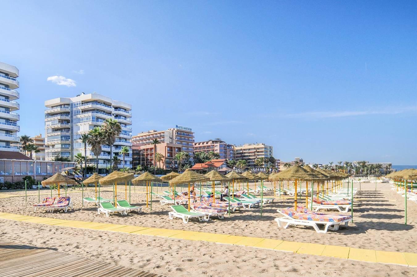 Vista playa in La Carihuela, Torremolinos, Spanje voor 4 personen foto 24