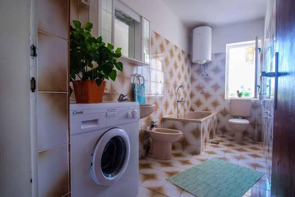 Vakantiewoning met terras en airconditioning in Kaštel (Barbat), Barbat na Rabu, Kroatië voor 9 personen foto 20