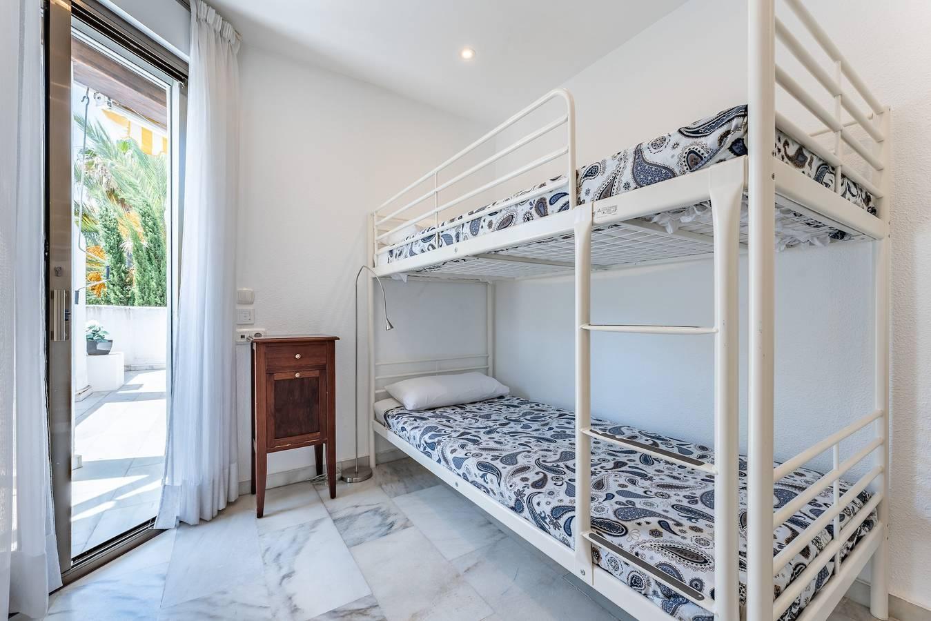 Appartement "Golden Beach Elviria" met Gedeeld Zwembad, Privé in Marbella Oost, Marbella, Spanje voor 8 personen foto 19