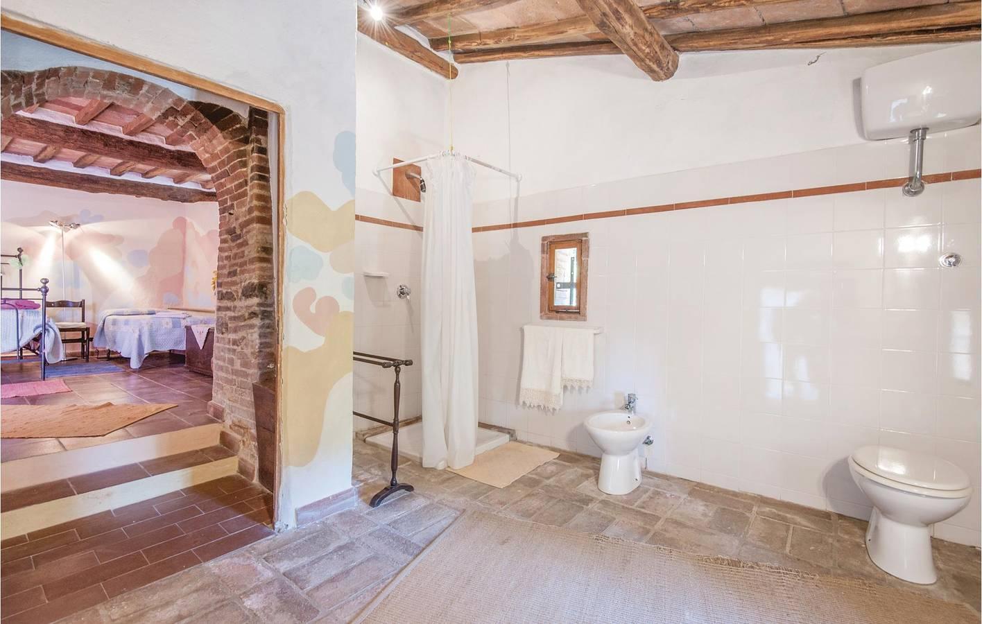Luxe Appartement met Zwembad, Parkeerplaats & WiFi in Gaiole in Chianti, Chianti, Italië voor 9 personen foto 21