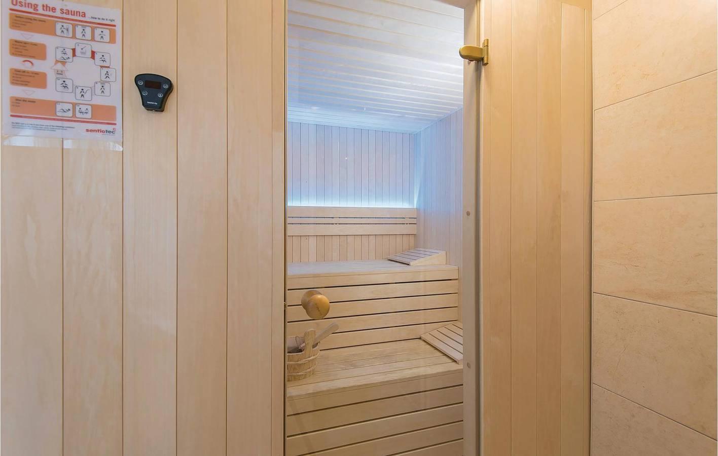 Ruim appartement met 2 slaapkamers, zwembad en terras, op 2 km in Kućište, Dubrovnik-Neretva, Kroatië voor 20 personen foto 21