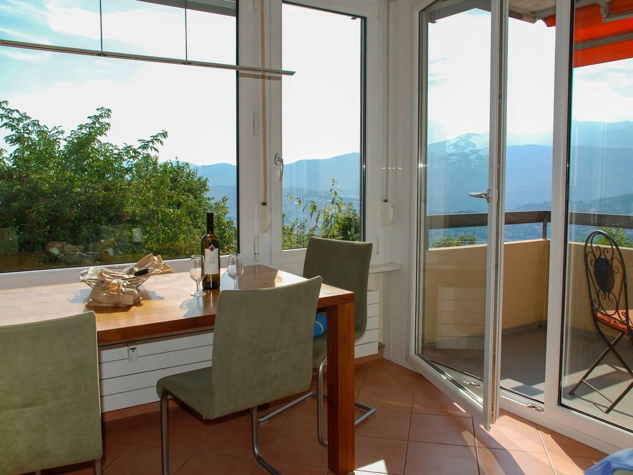Vakantieappartement met zwembad en 2 slaapkamers en terras in Lugano, Luganomeer, Zwitserland voor 4 personen foto 13
