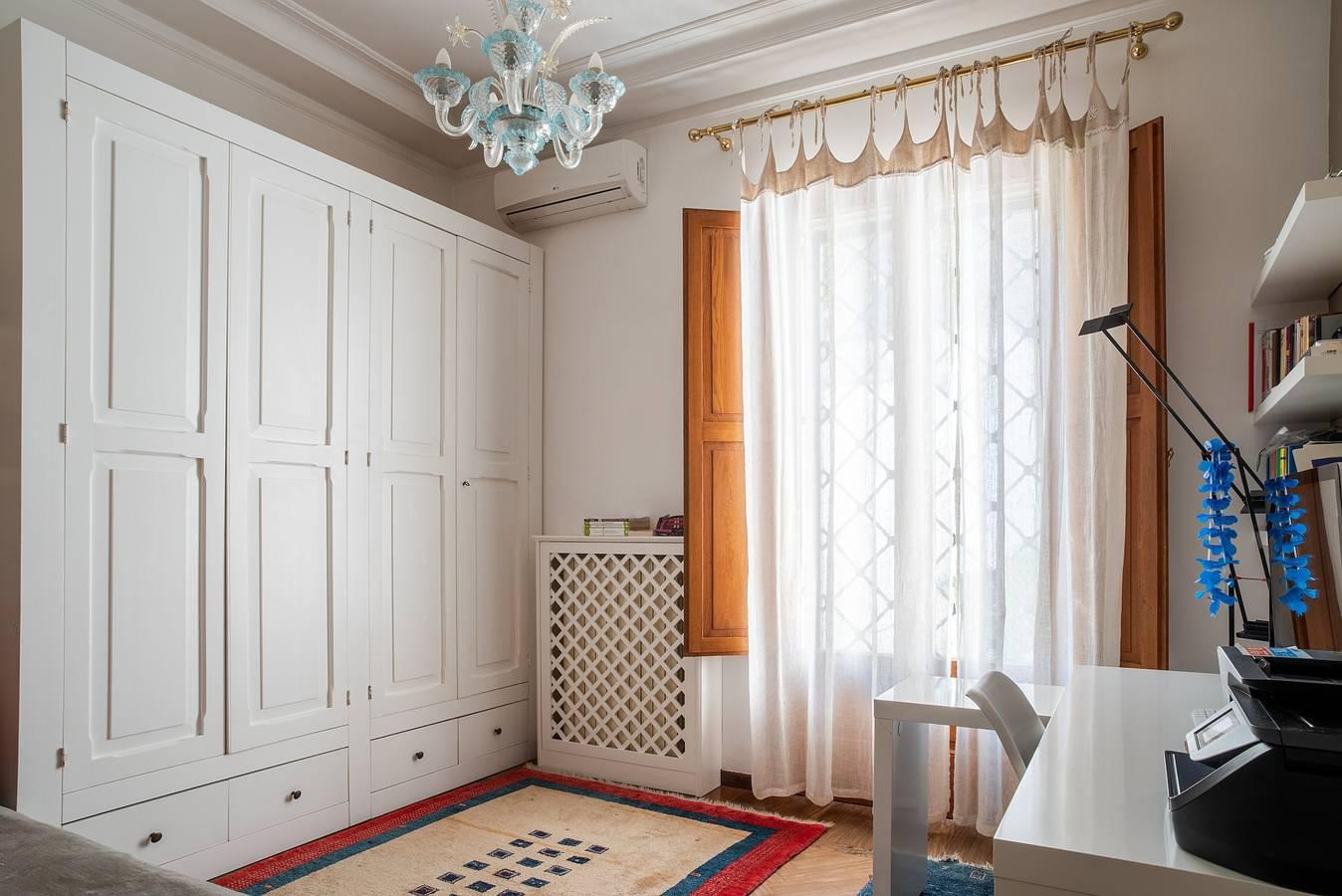 Villa 'Palazzo Paladini' in het stadscentrum met zwembad en Wi-Fi in Lecce, Provincie Lecce, Italië voor 8 personen foto 24