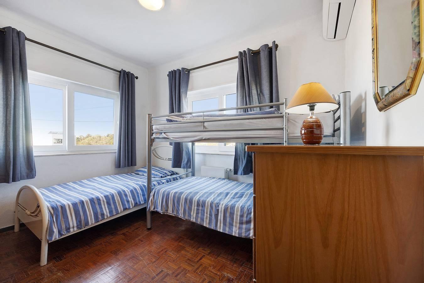 Villa Brisa do Mar met zeezicht, zwembad, tuin & Wi-Fi in Carvoeiro, Lagoa, Portugal voor 9 personen foto 20