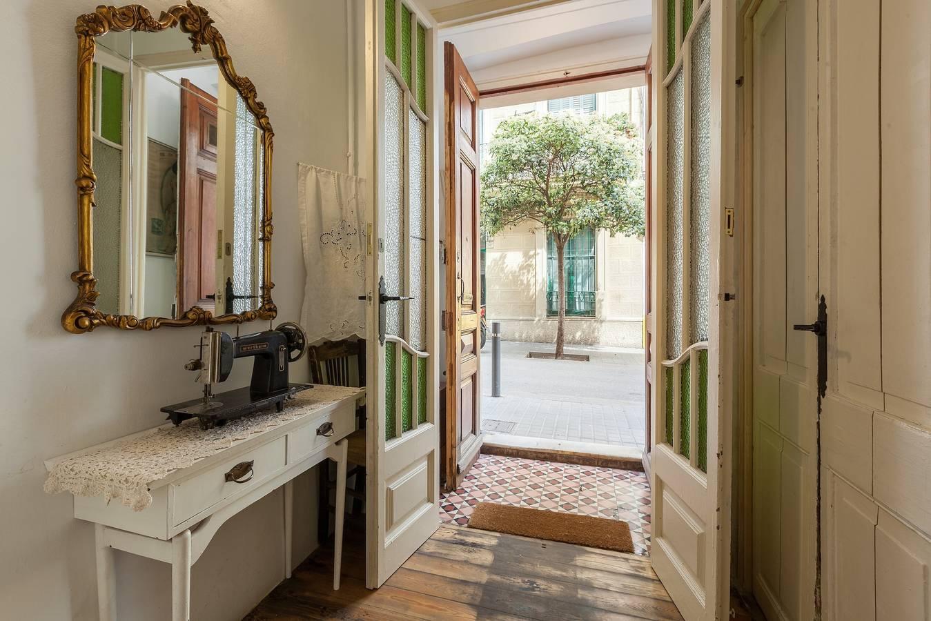 Appartement 'El Patio De Gracia' met privéterras, Wi-Fi in Barcelona Centre, Barcelona, Spanje voor 3 personen foto 19