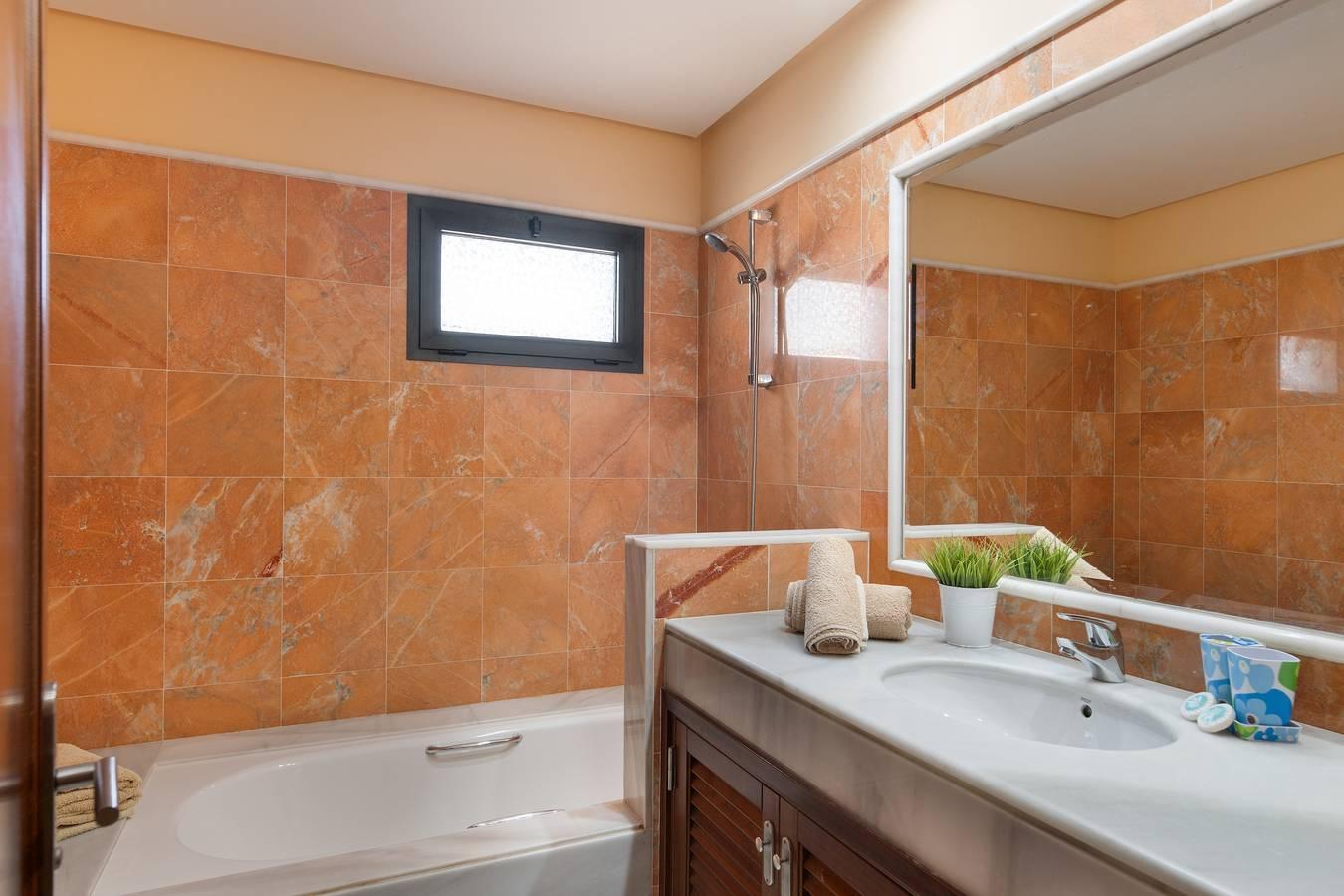 Villa Los Alisios 58 met bergzicht, zwembad, wifi, terrassen en tuin in Yaiza, Spanje voor 6 personen foto 19