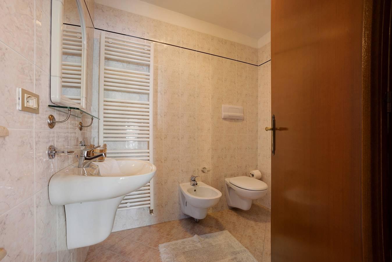 Appartement "Stella del Garda 2" met uitzicht op het meer in Tignale, Garda Bergen, Italië voor 4 personen foto 25
