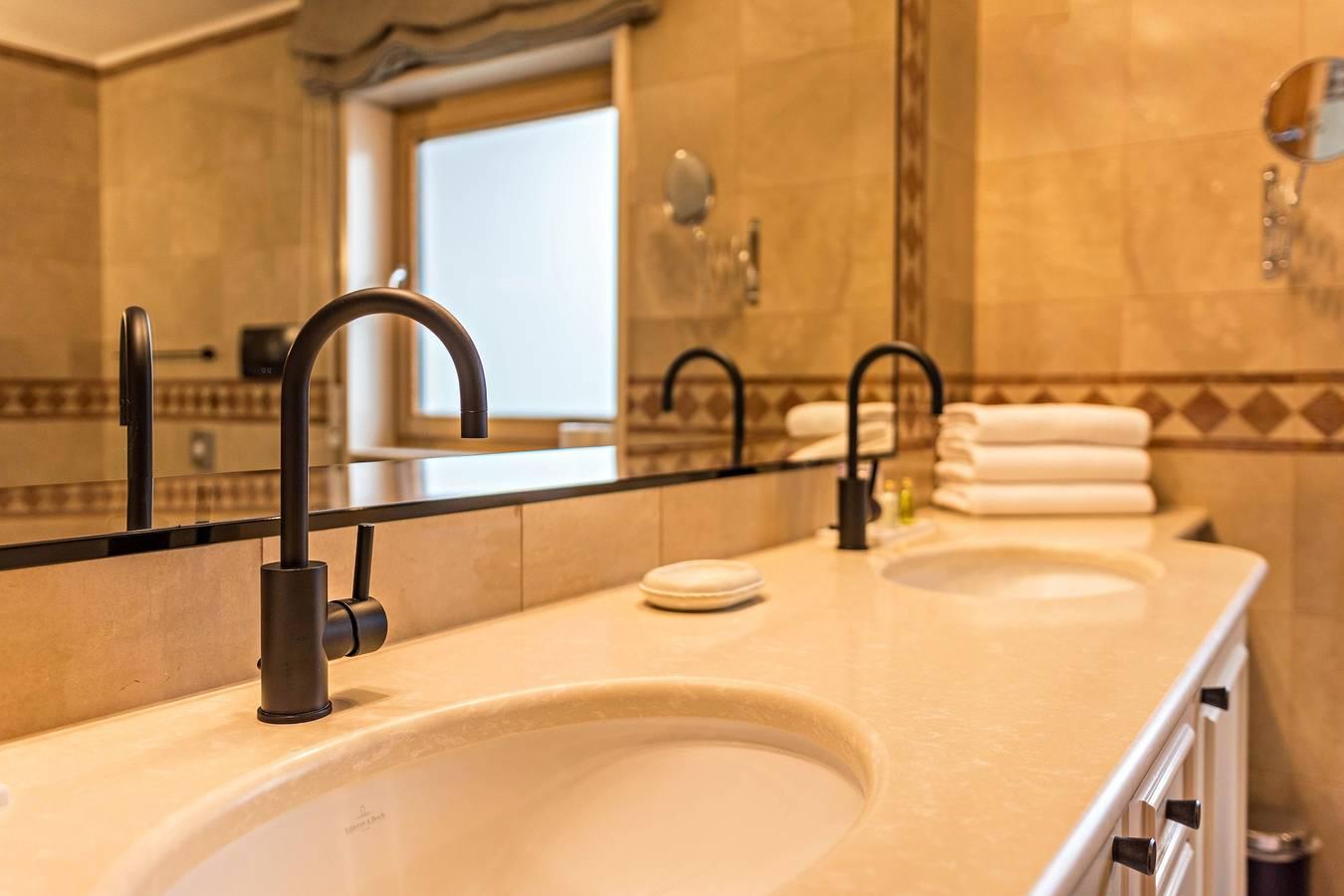 Appartement 'Cesa Sassela Tirol' met Bergzicht, Sauna, Zwembad in Ortisei, Dolomiti Superski, Italië voor 5 personen foto 23