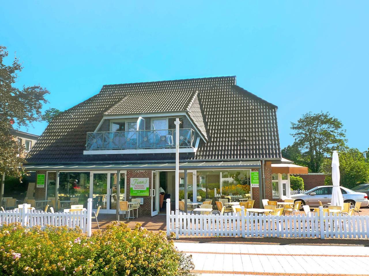 Vakantieappartement met binnenzwembad en zwembad in Strand Norddeich, Norddeich, Duitsland voor 3 personen