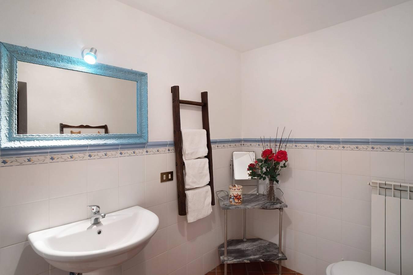 Antiek Graanpakhuis met Uitzicht op Bergen, Gedeeld Zwembad in Vessalico, Ligurische Alpen, Italië voor 4 personen foto 20
