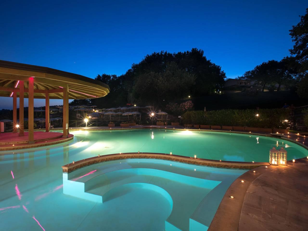 Vakantieappartement met hottub en zwembad in Sorano, Provincie Grosseto, Italië voor 2 personen foto 24
