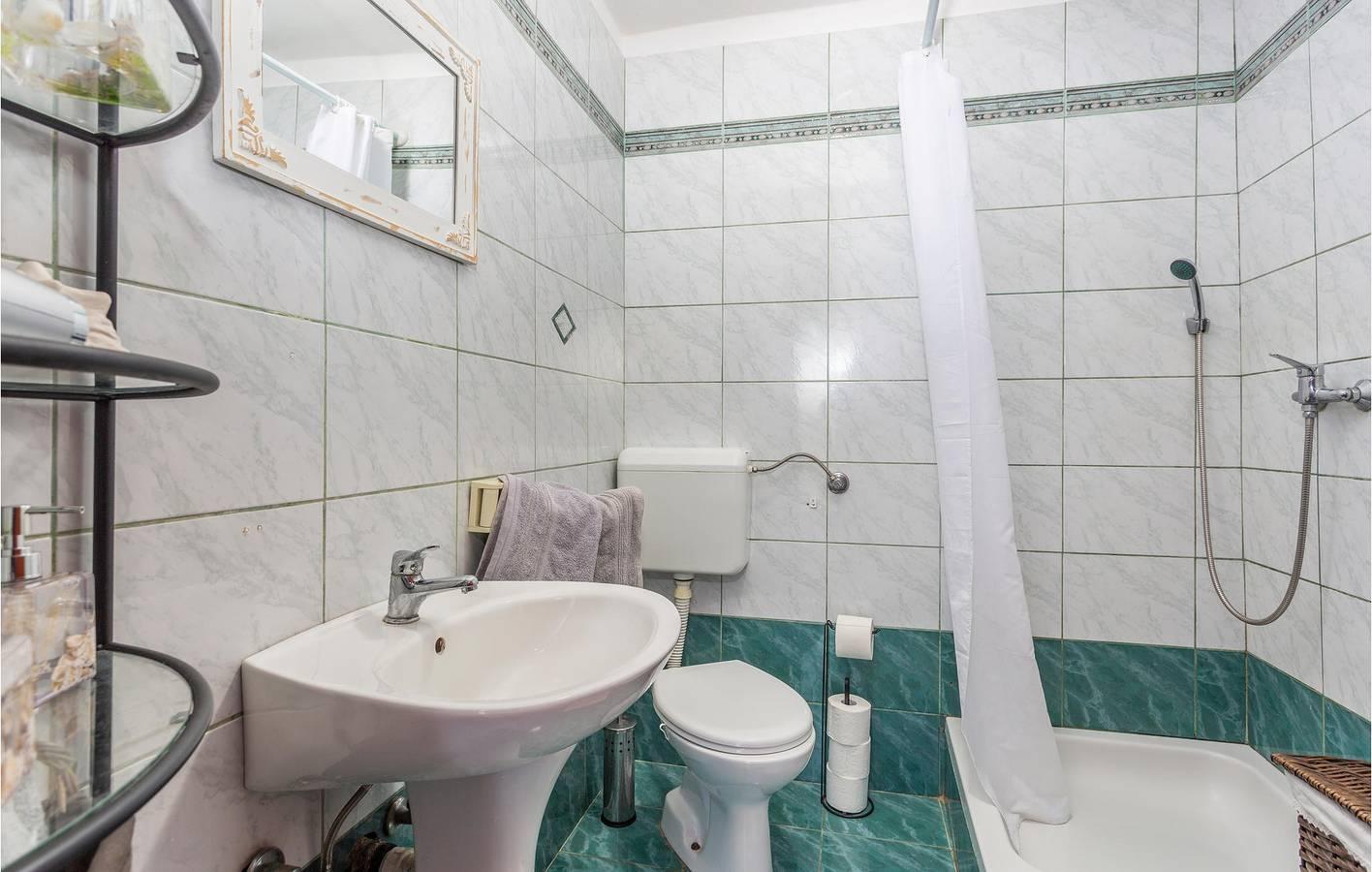 Gezellig appartement met 1 slaapkamer en terras, op een steenworp afstand in Vrbnik, Krk, Kroatië voor 5 personen foto 19
