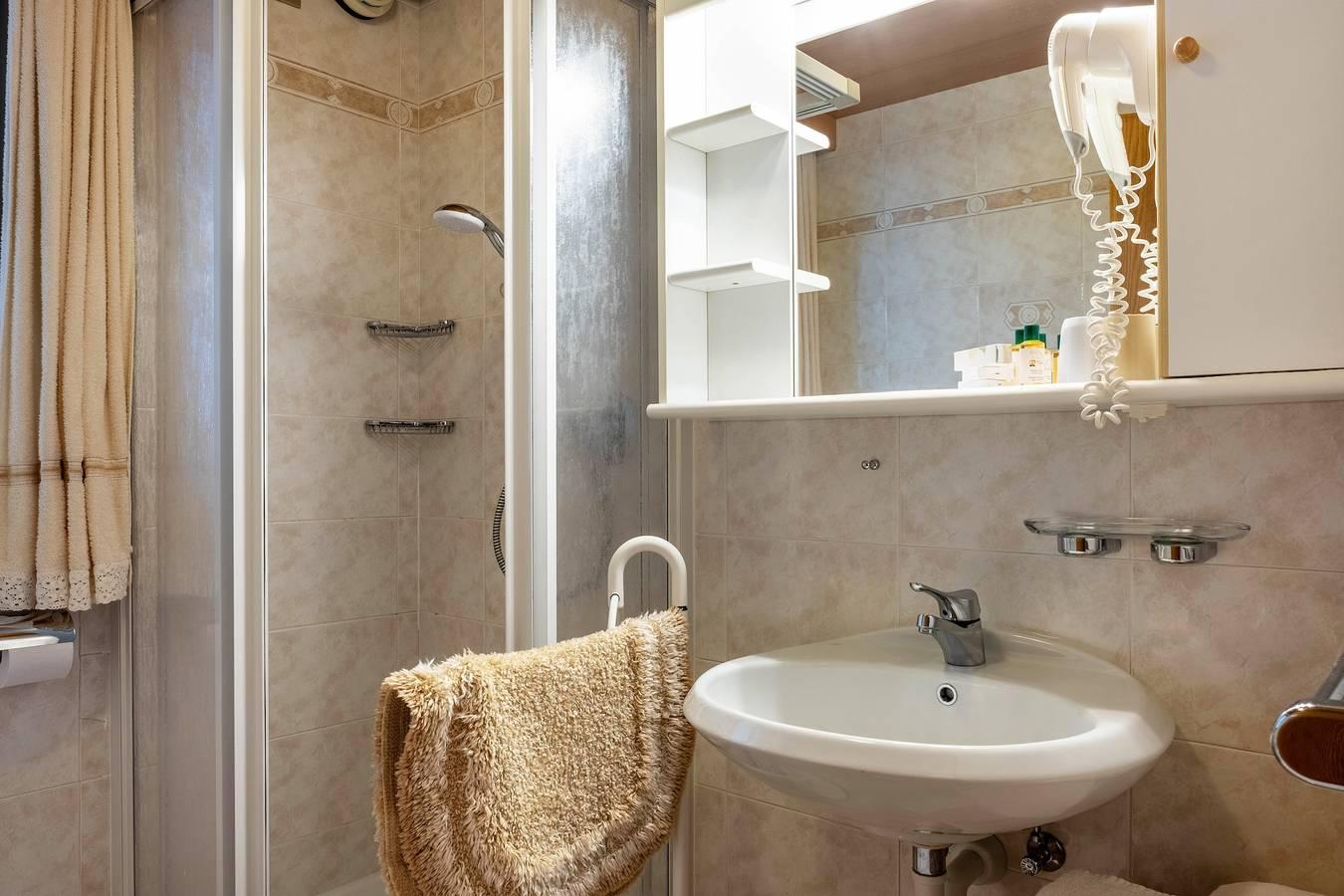 Appartement "Cesa Soramurat 9" met Uitzicht op de Bergen, Wifi & in Canazei, Dolomiti Superski, Italië voor 6 personen foto 21