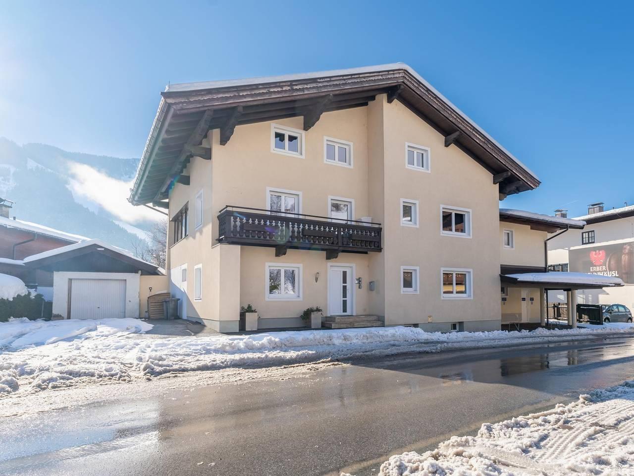 Moderne woning met zonnig balkon in dorpskern van Brixen in Brixen im Thale, Kaisergebirge, Oostenrijk voor 8 personen foto 23
