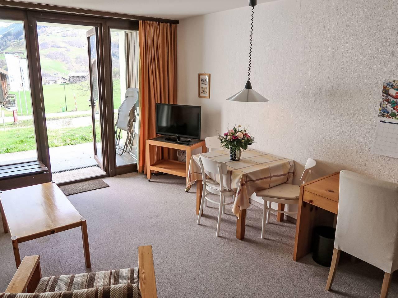 Vakantieappartement met binnenzwembad en zwembad in Disentis, Surselva, Zwitserland voor 4 personen foto 3
