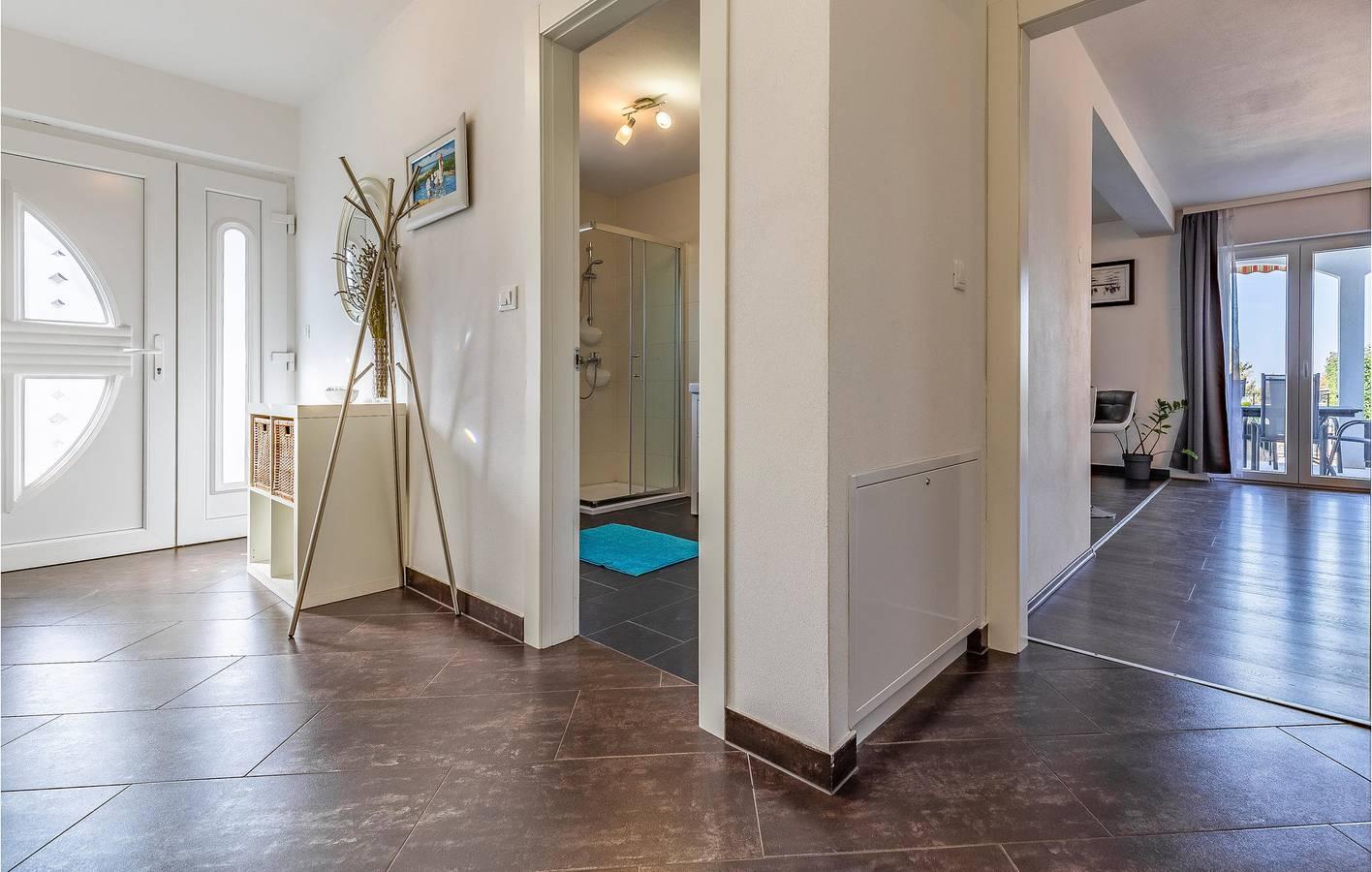 Stijlvol appartement met 2 slaapkamers, zwembad, terras en wifi in Pula-Medulin, Pula, Kroatië voor 6 personen foto 19