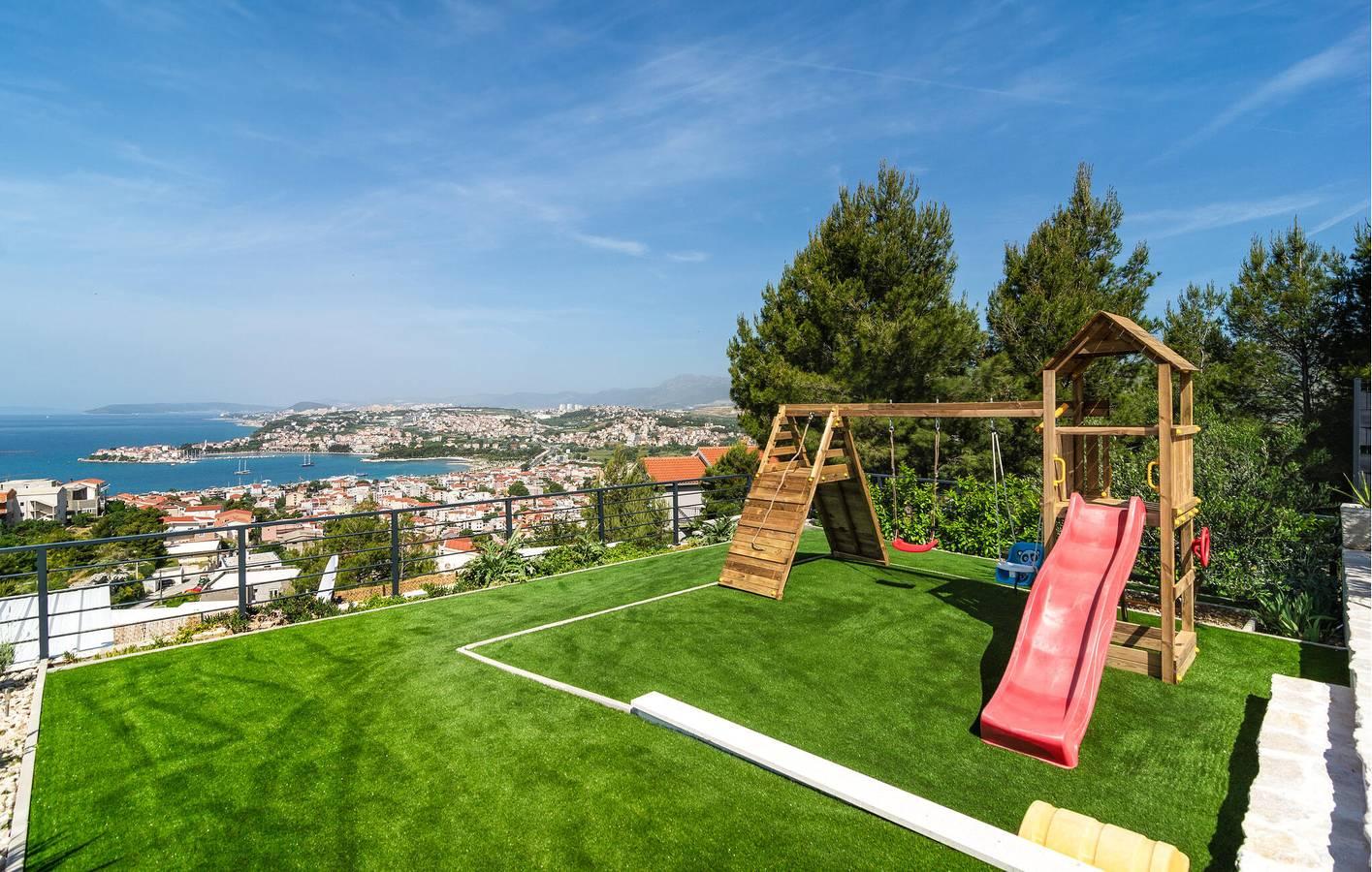 Charmant appartement vlak bij het strand van Strobec in Podstrana, Split-Dalmatië, Kroatië voor 15 personen foto 23