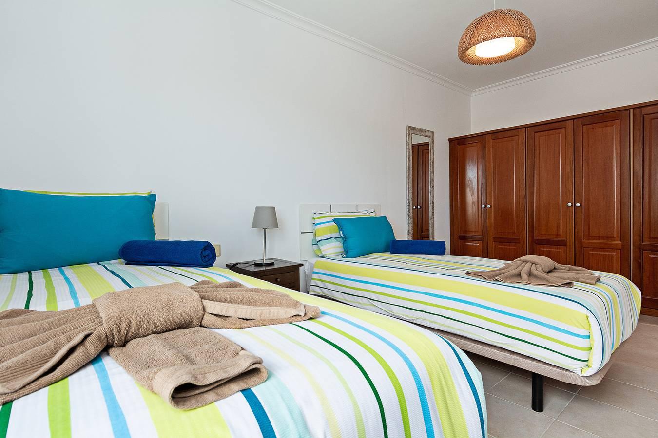 3Br Home - Private Heated Pool - Parking in Playa Blanca, Yaiza, Spanje voor 6 personen foto 19