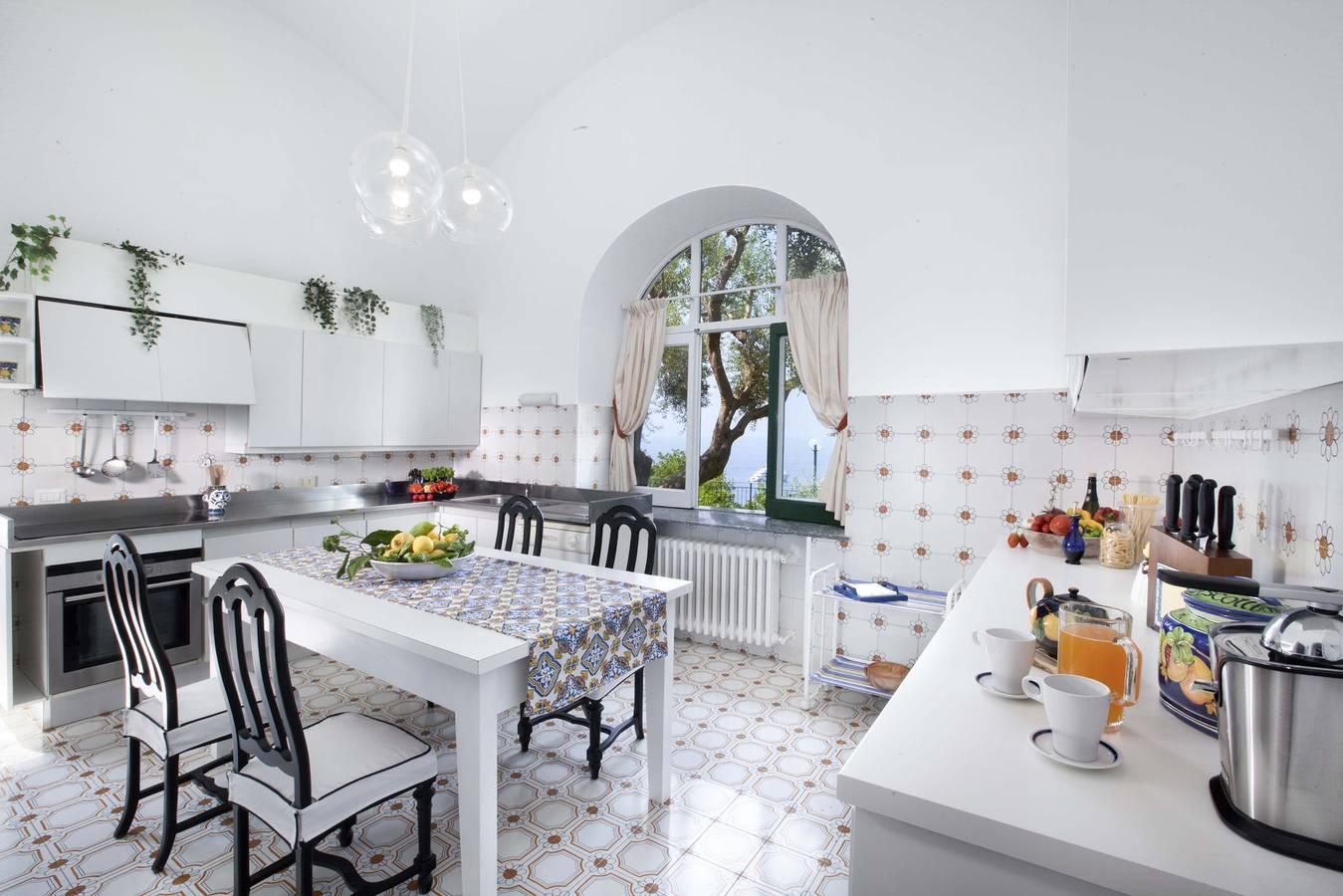 Amore Rentals - Villa Lo Scoglio con Accesso Diretto al Mare in Spiaggia d'Arienzo, Positano, Italië voor 12 personen foto 24