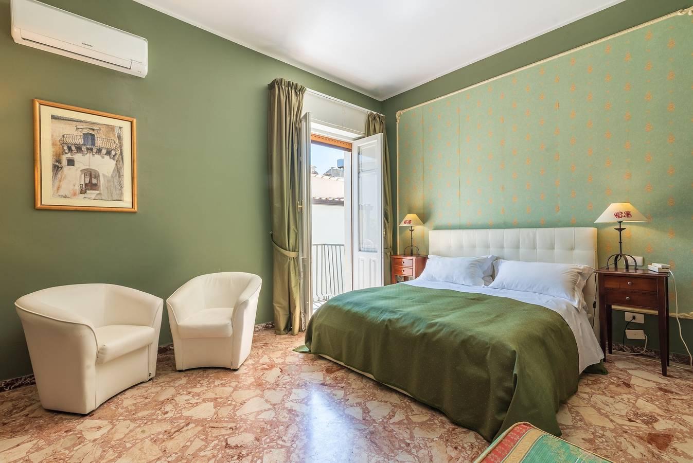 Vakantiehuis 'Casa Neathon' met Wi-Fi, Terras & Balkon in Noto, Italië voor 14 personen foto 23
