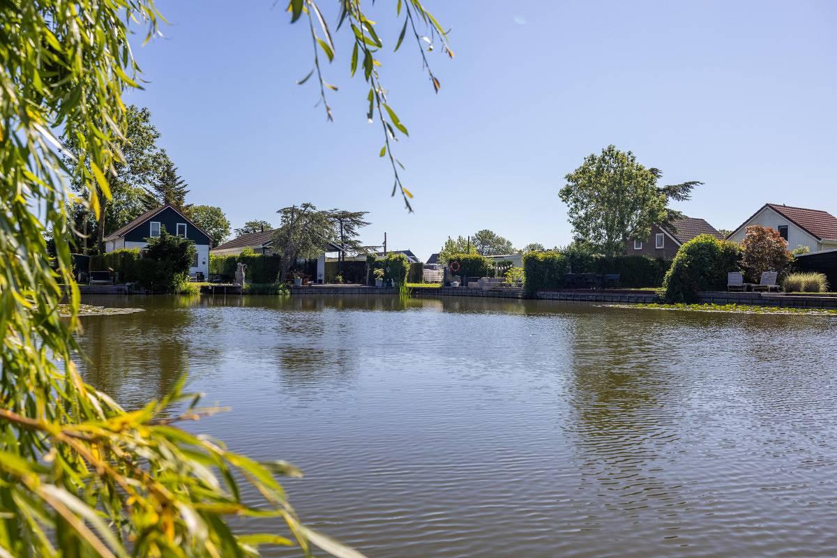 Vakantiehuis, met terras aan het water in Wervershoof aan het Ijsselmeer. in IJsselmeer, Nederland voor 6 personen foto 24