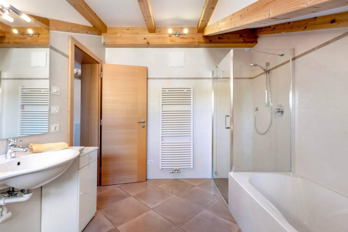 Appartement 'Kastelaz' met uitzicht op de bergen in Tramin an der Weinstraße, Nonsberggruppe, Italië voor 4 personen foto 21