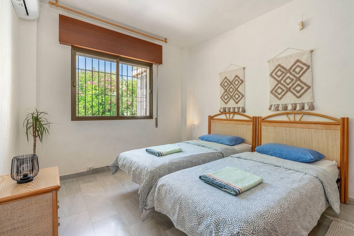 Villa Andaluza met zeezicht, zwembad, tuin & Wi-Fi in Curumbico, Almuñecar, Spanje voor 6 personen foto 23