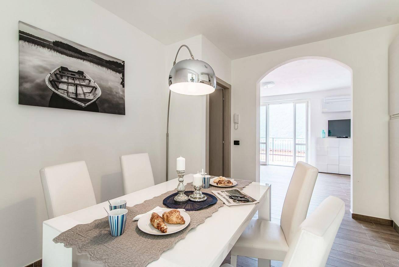 Vakantieappartement met uitzicht op het meer in Comomeer, Italië voor 4 personen foto 24