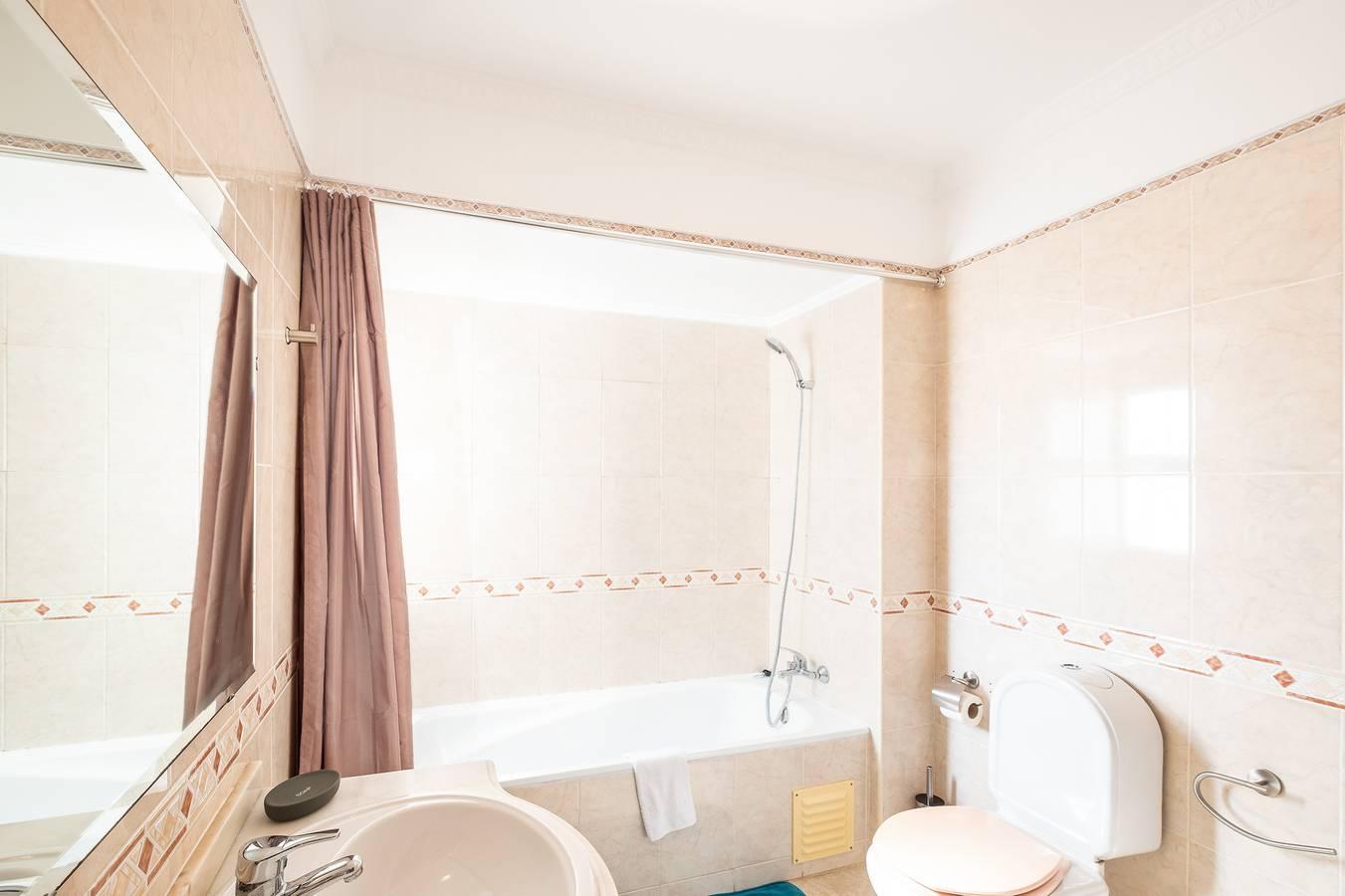 #068 1Br Salgados | Beach & Golf Escape in Guia, Portugal voor 4 personen foto 19