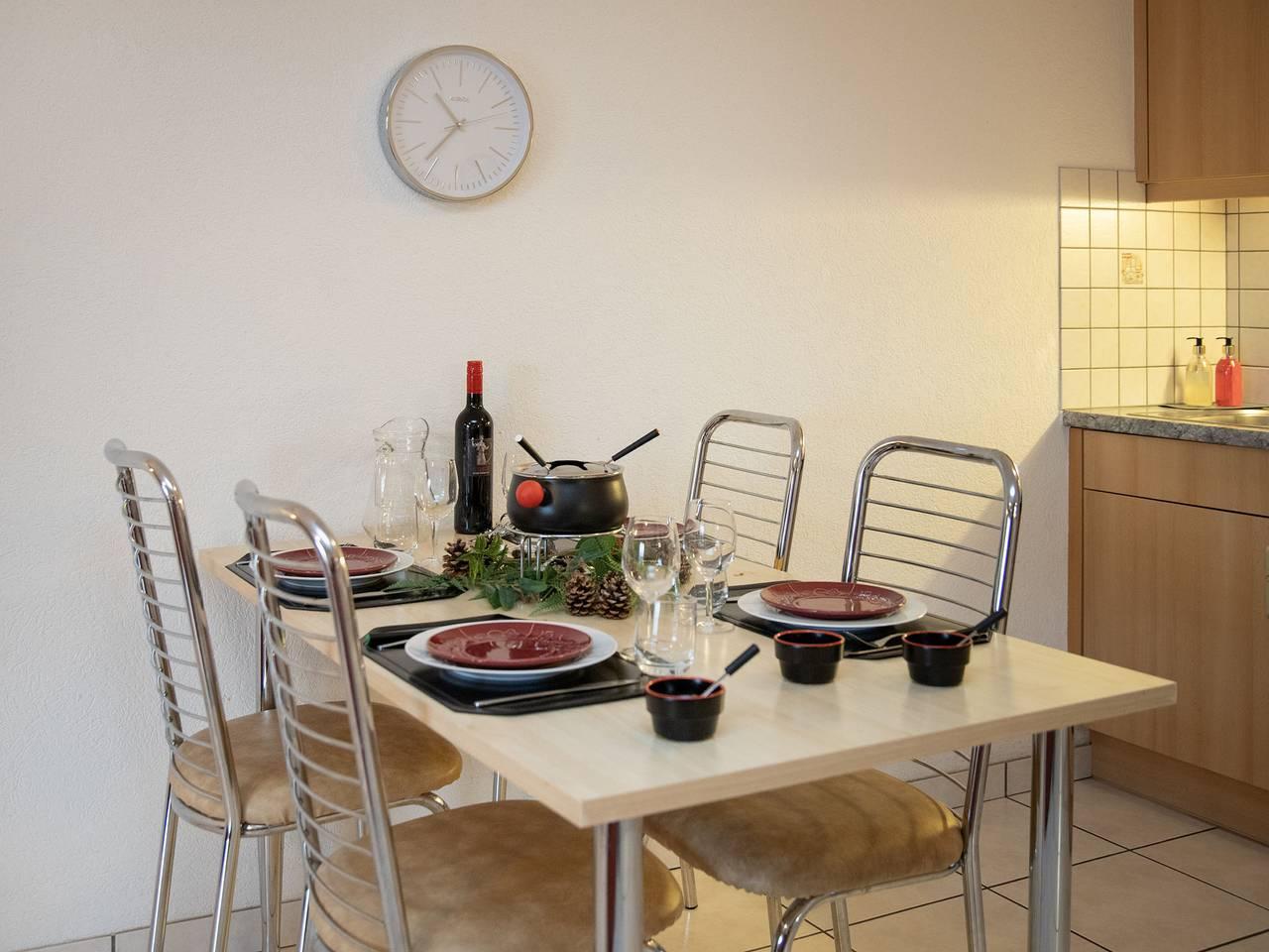 Vakantieappartement met hond toegestaan en 1 slaapkamer en balkon in Ovronnaz, Leytron, Zwitserland voor 4 personen foto 8