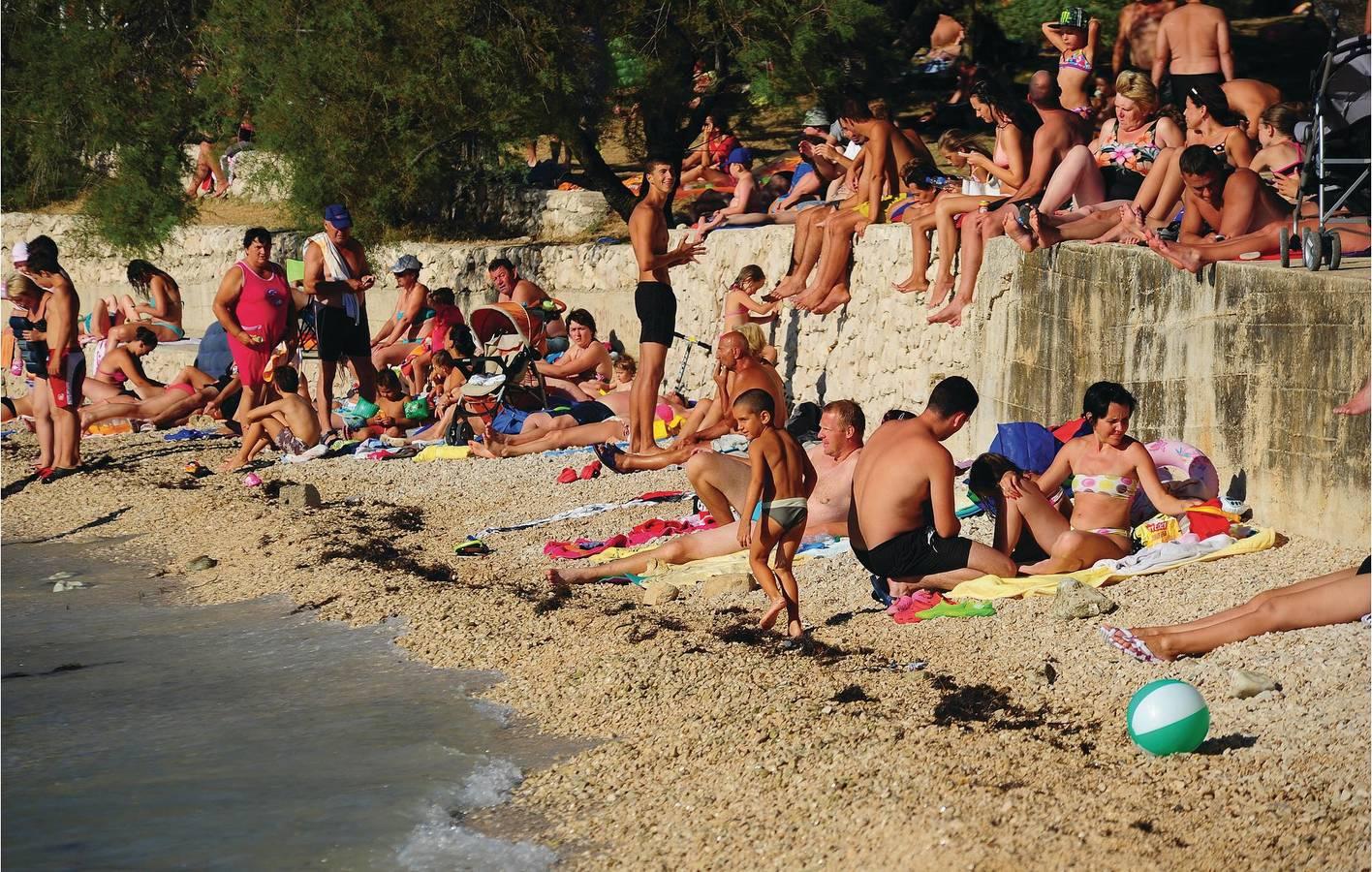 Ruim vakantieappartement met terras, wifi en vlak bij het strand van Zlatna in Bibinje, Zadar, Kroatië voor 6 personen foto 21
