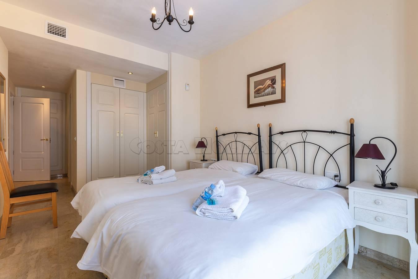 Marina real 425 in Puerto de la Duquesa, Manilva, Spanje voor 2 personen foto 21