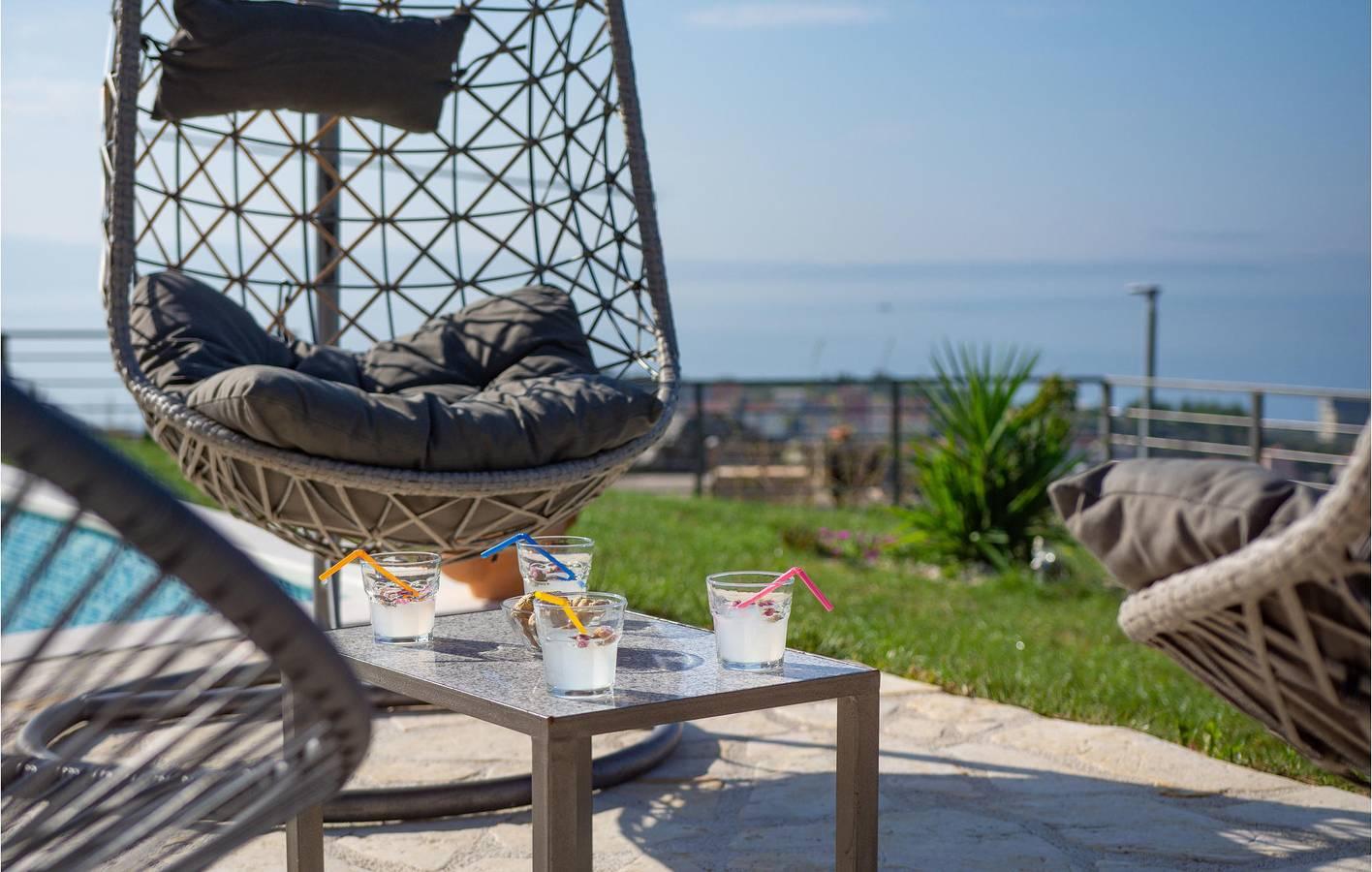 Charmant appartement vlak bij het strand van Strobec in Podstrana, Split-Dalmatië, Kroatië voor 15 personen foto 21