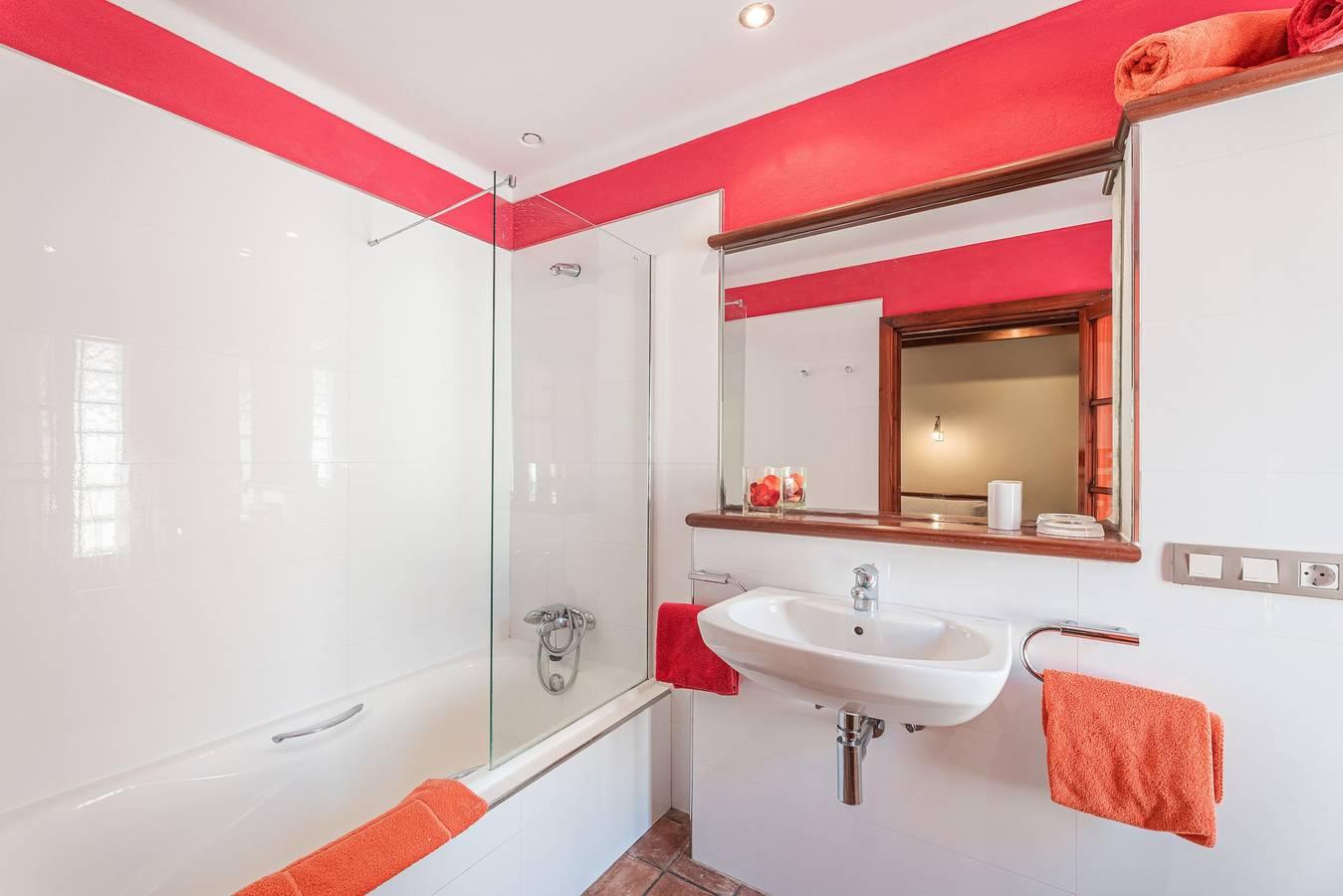 Villa Cal Llenyater dichtbij het strand met terrassen, airco & Wi-Fi in Mallorca, Spanje voor 4 personen foto 21