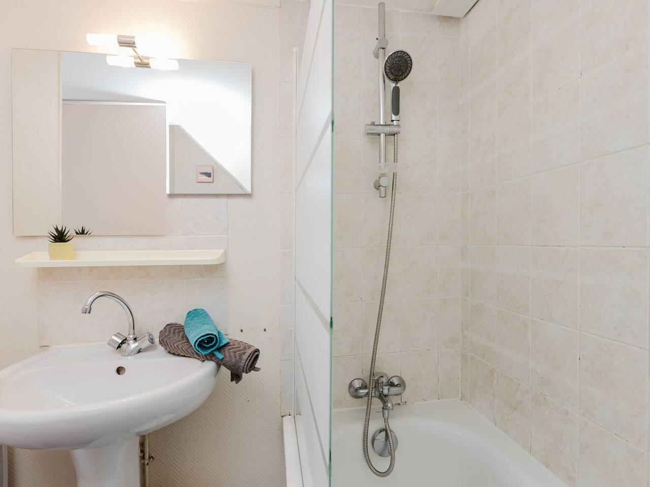 Le Petit Robinson met 1 slaapkamer en binnenzwembad in La Richardais, Saint-Malo en omgeing, Frankrijk voor 4 personen foto 14
