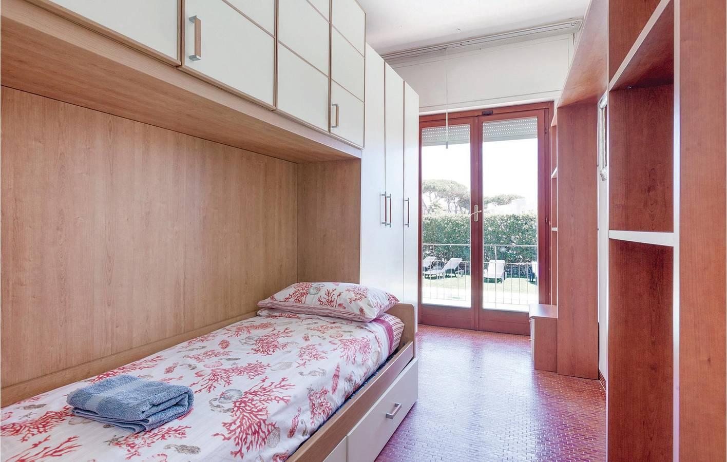 Appartement met uitzicht op zee, zwembad, parkeerplaats en terras in Terracina, Agro Pontino, Italië voor 15 personen foto 22