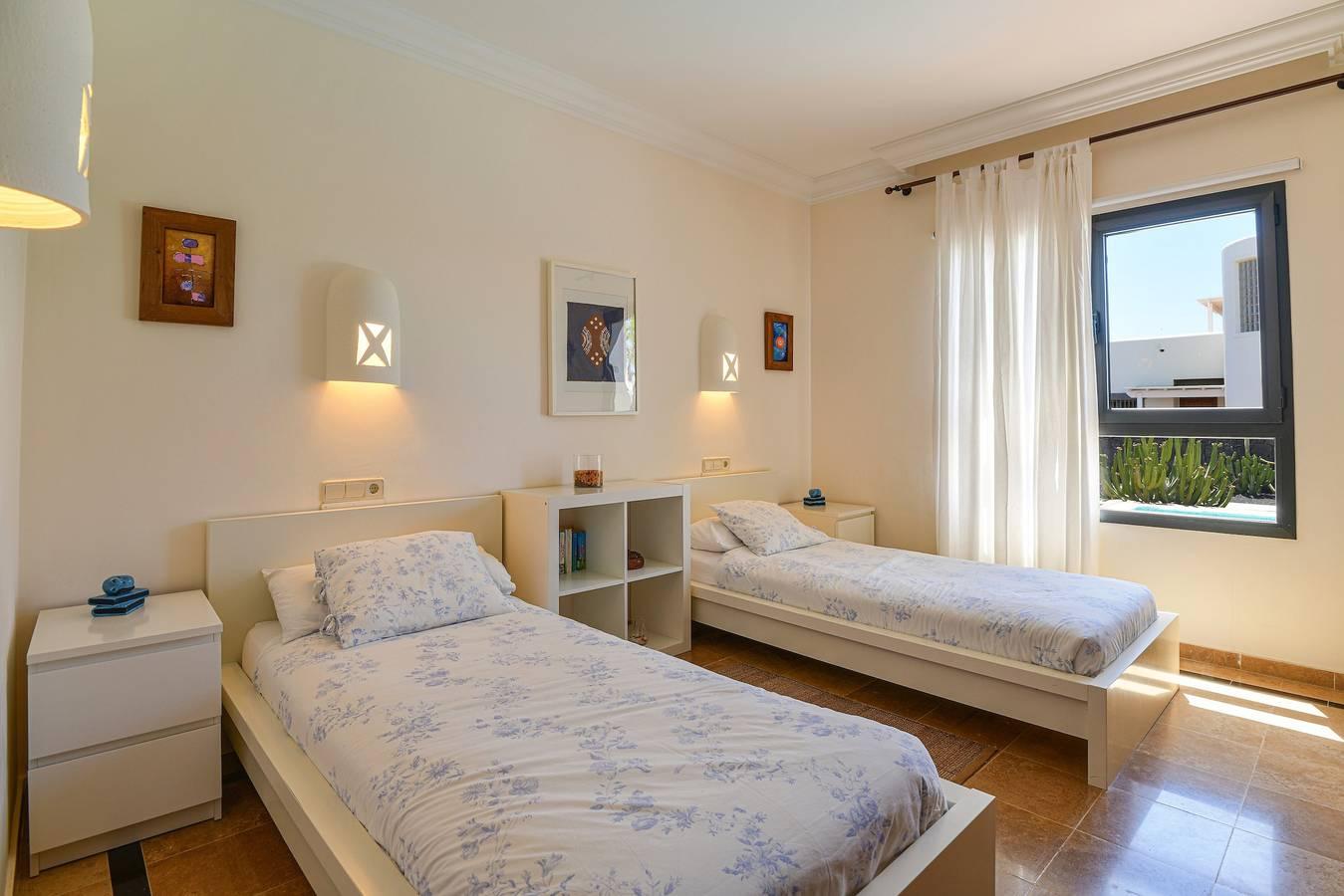 Villa "Marta" met zwembad, tuin en terras in Montaña Roja, Yaiza, Spanje voor 6 personen foto 20