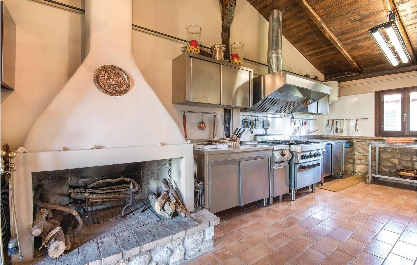 400 sqft Appartement met Zwembad & Parkeerplaats in Narni, Provincie Terni, Italië voor 17 personen foto 21