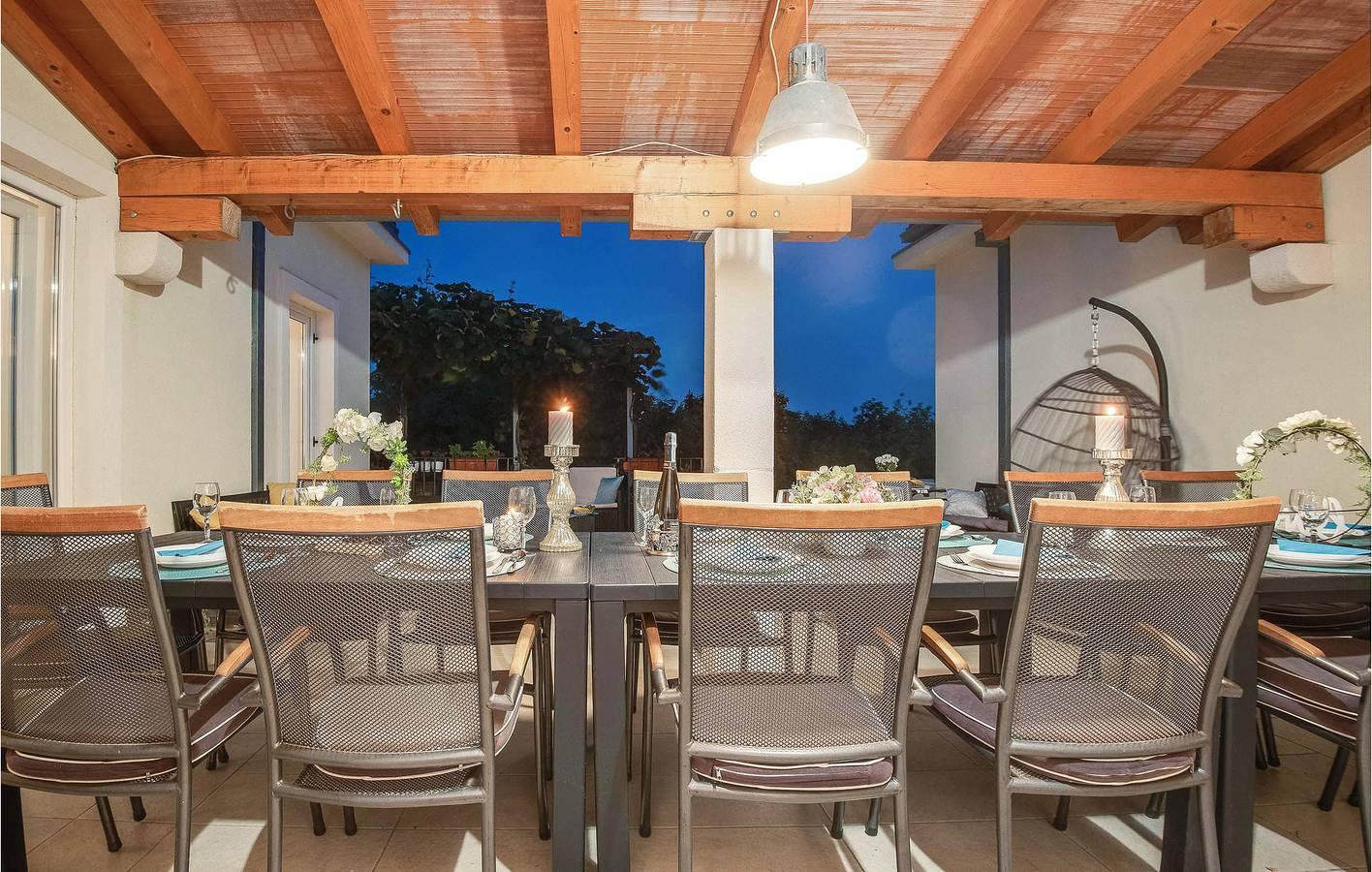 Gezellig appartement vlak bij het strand met zwembad, wifi in Linardici, Krk, Kroatië voor 16 personen foto 23