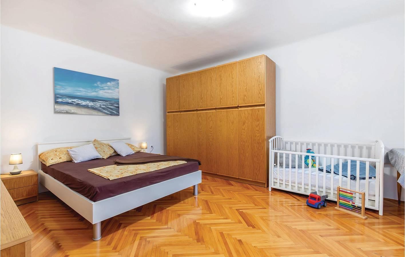 Modern appartement met terras, wifi en parkeergelegenheid in Primorje-Gorski Kotar, Kroatië voor 6 personen foto 21