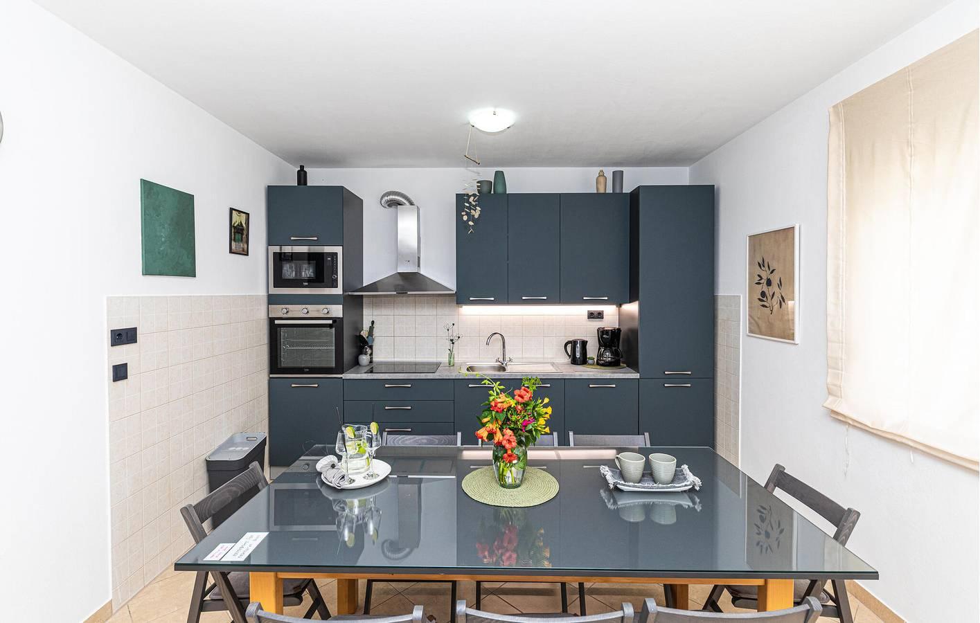 Ruim appartement met 2 slaapkamers, zwembad, wifi in Kaštel Štafilić (Dalmatia), Kaštela, Kroatië voor 8 personen foto 24