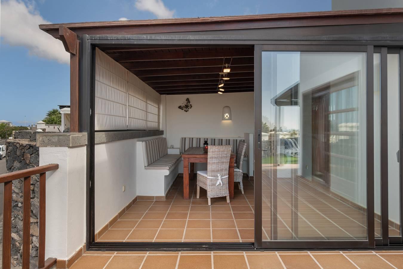 Villa Los Alisios 58 met bergzicht, zwembad, wifi, terrassen en tuin in Yaiza, Spanje voor 6 personen foto 24